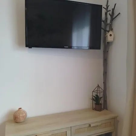 Une En A 500m De La Cite, Homestay