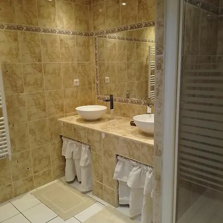 Une En A 500m De La Cite, *